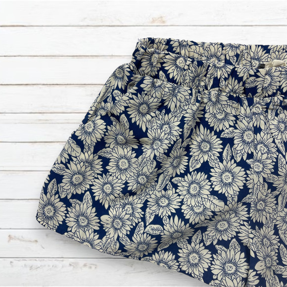 Fifty Street Shorts Womens Size Small High Rise Blue Floral Pocket Flat Front - Picture 2 of 6